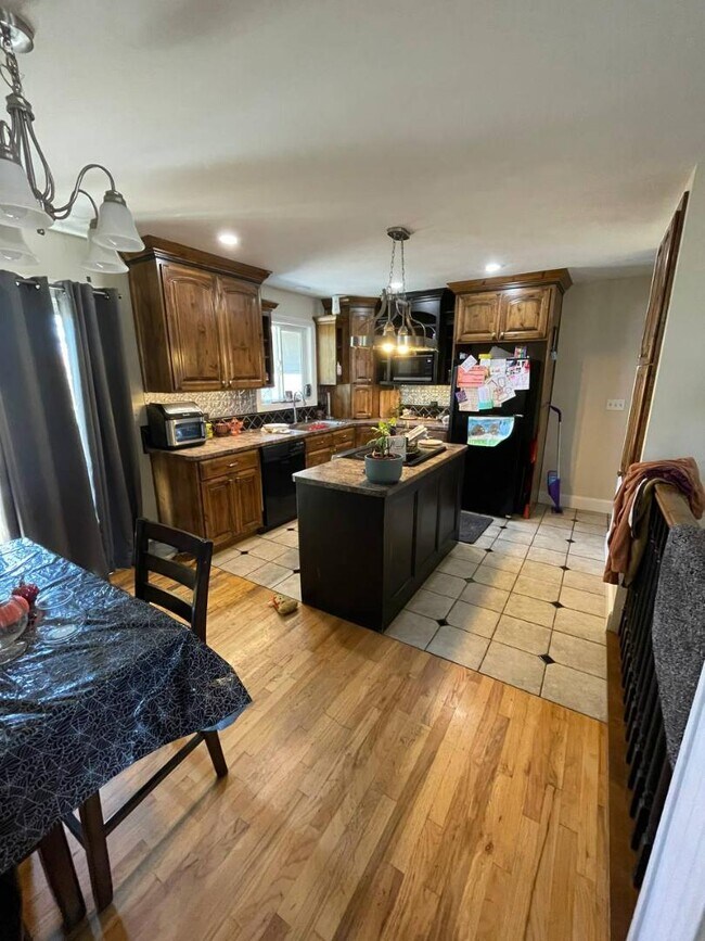 Building Photo - 3892 E 200 Rd N