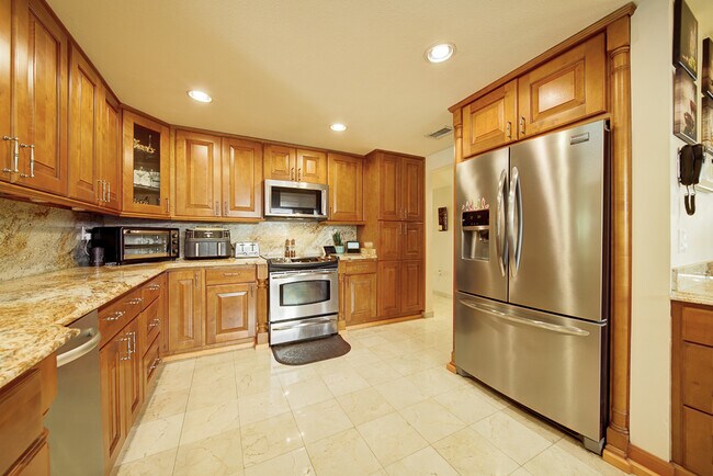 Building Photo - 16811 NW 83rd Ave