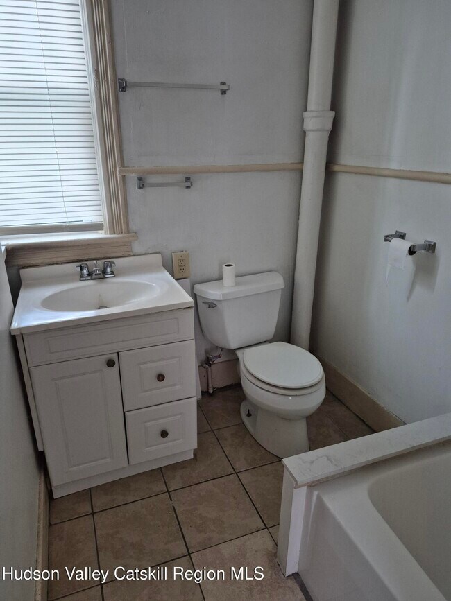 Building Photo - 128 Market St