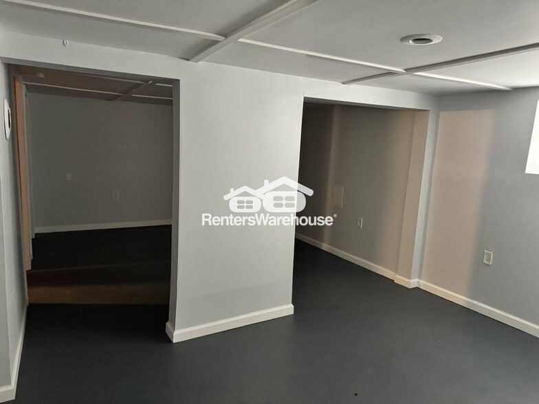 Building Photo - 227 E Marceau St