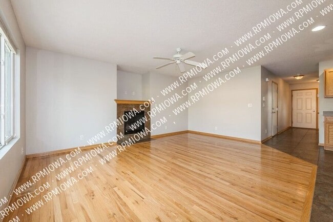 Building Photo - 440 SE Sagewood Cir