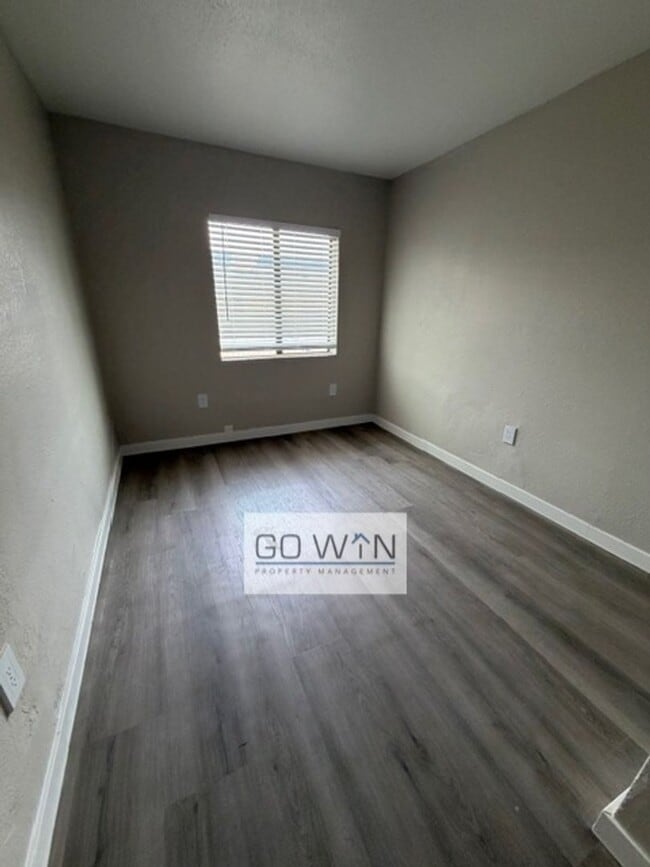 Building Photo - 1537 W Pierce St