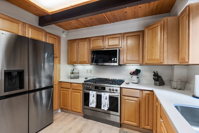 Building Photo - 7639 Forest Glen Dr