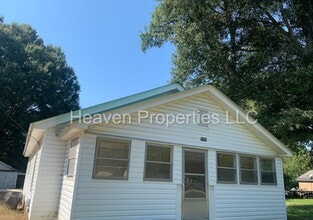 Building Photo - Charming 2BR/2BA Home with Large Yard, Shed
