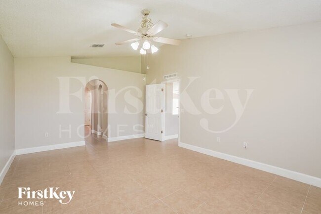 Building Photo - 129 Aurora Ln