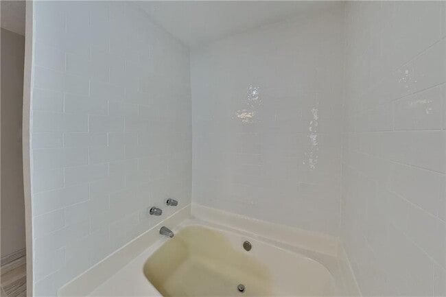 Building Photo - 620 Gregory Manor Dr SW