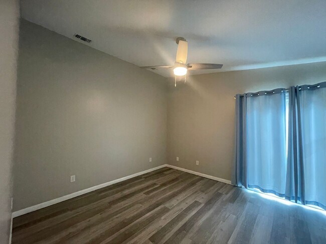Building Photo - "Charming 1-Bedroom Oasis Just Steps from Panama City Beach!"