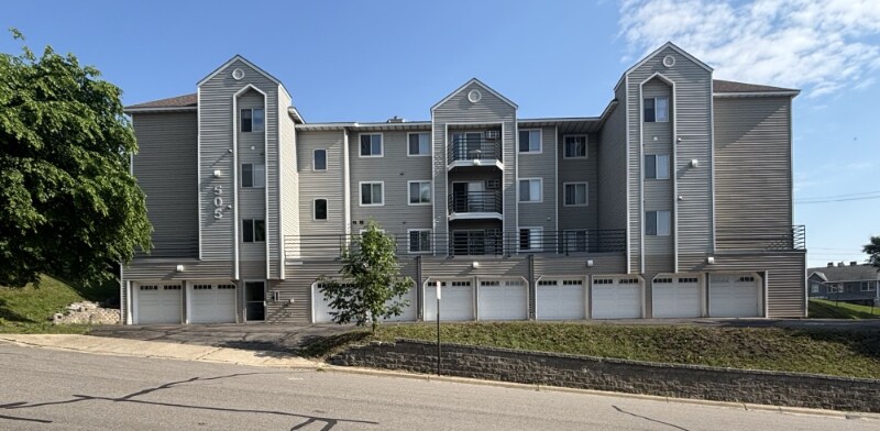 Building Photo - 505 12th St S