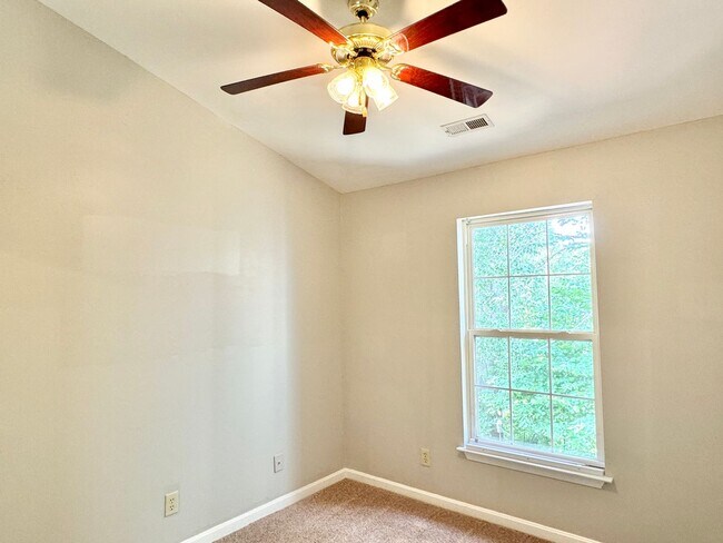 Building Photo - STAFFORD TOWNHOUSE - HANDY TO QUANTICO, SH...