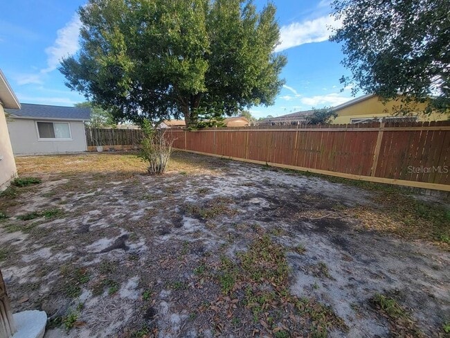 Building Photo - 5912 Della Dr