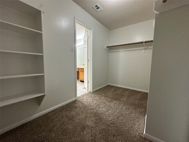 Building Photo - 16030 Clayton Green Dr