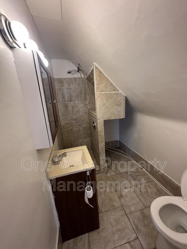 Building Photo - 1203 11th St