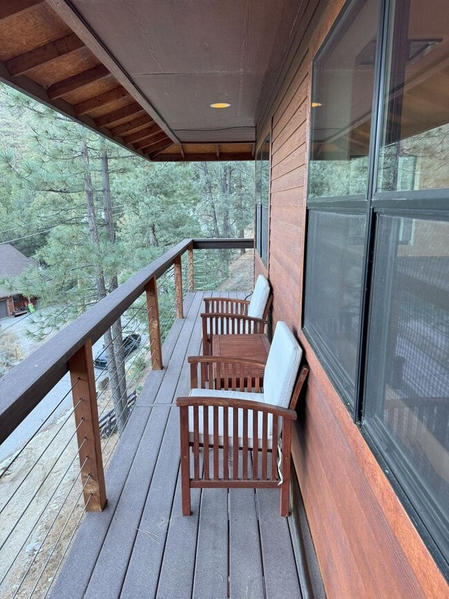 Building Photo - Unique Mountain Home!