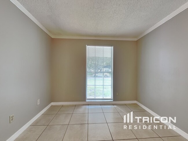 Building Photo - 16015 Splitlog Dr