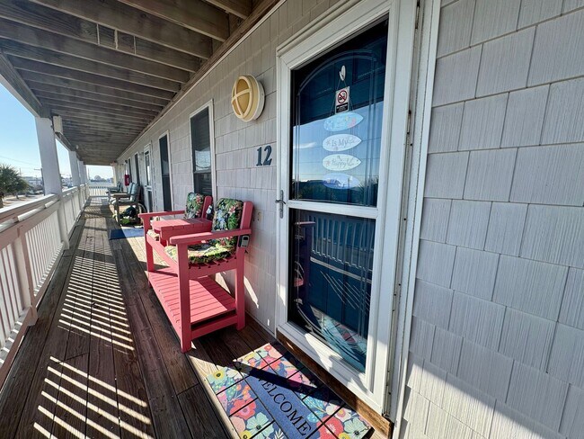Building Photo - SEASONAL RENTAL 2 Bedroom Condo in Surf City- Small Pets Allowed with Homeowner Approval