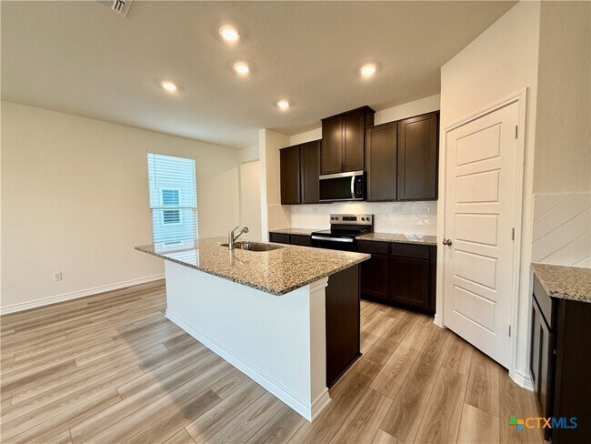 Building Photo - 433 Panther Pass