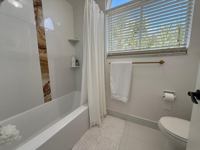 Building Photo - 16206 Glenmoor Dr