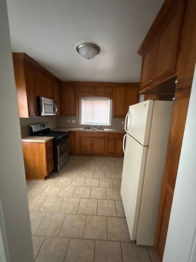 Building Photo - Charming 3-Bedroom Home Near Kenosha Dream Park