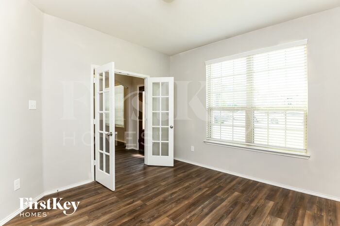 Building Photo - 5836 Japonica St