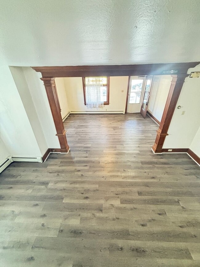 Building Photo - Charming Craftsman-Style Split Home – 3 Bedrooms, 1 Bath