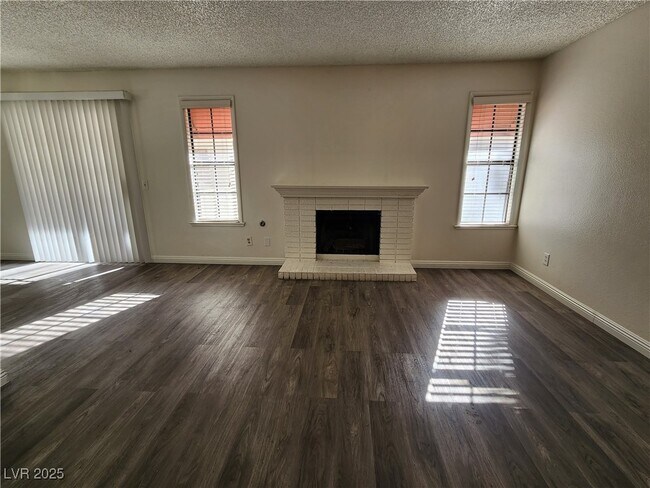 Building Photo - 6627 W Tropicana Ave