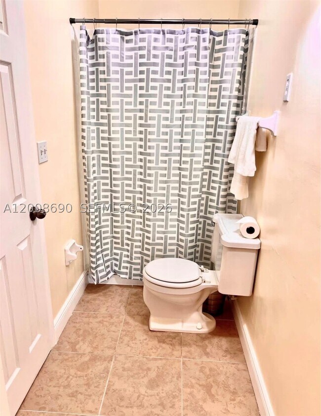 Building Photo - 10881 N Snapper Creek Dr