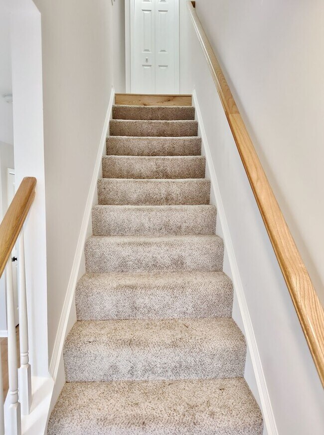 Building Photo - 3 Bed / 2-1/2 Bath Single Family Home