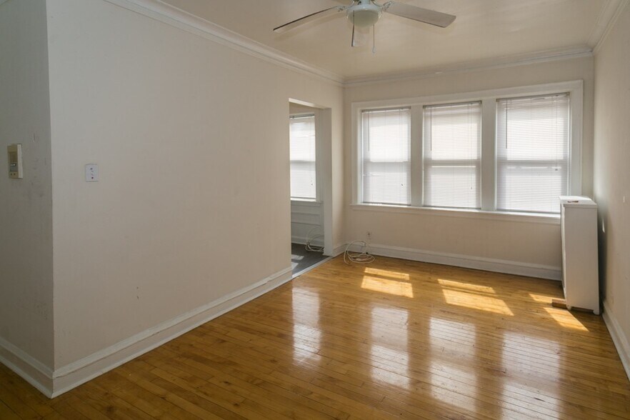 Building Photo - 5516 N Kenmore Ave