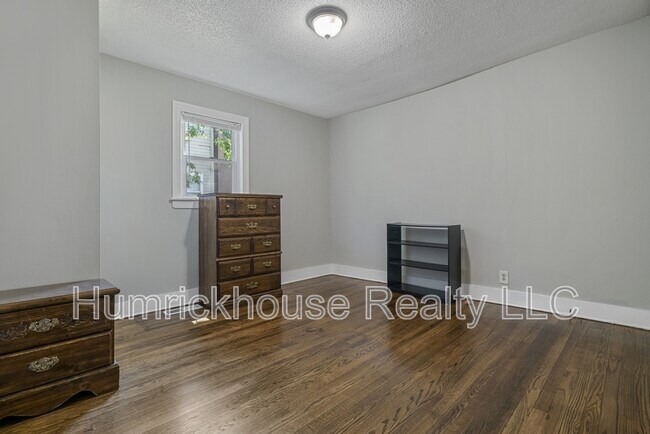 Building Photo - 2320 Olando St