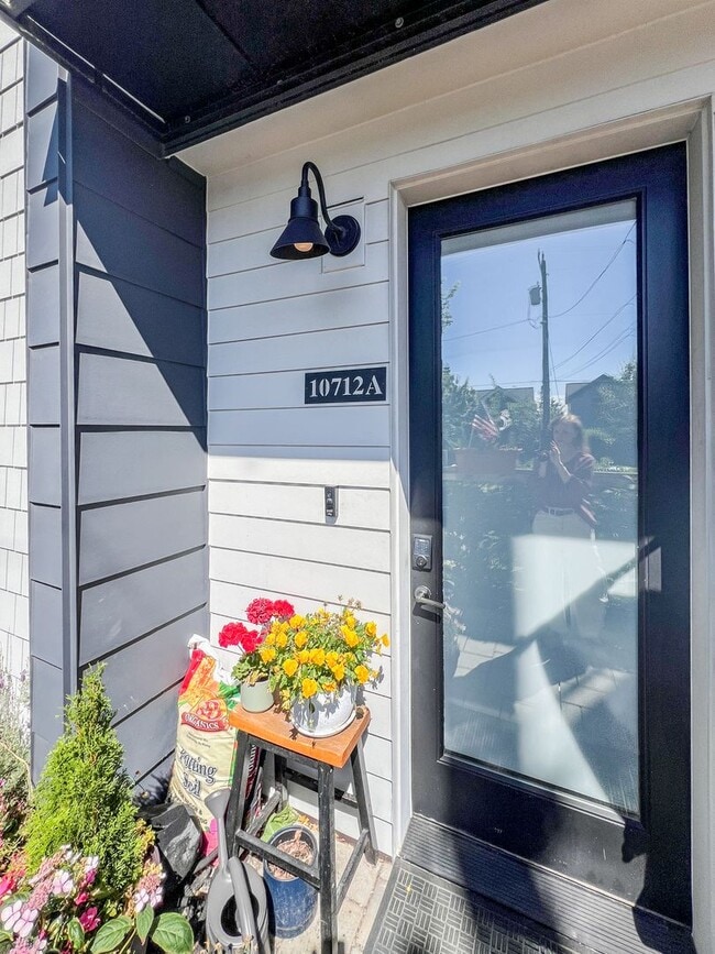 Building Photo - 3bd/2ba Seattle Townhome