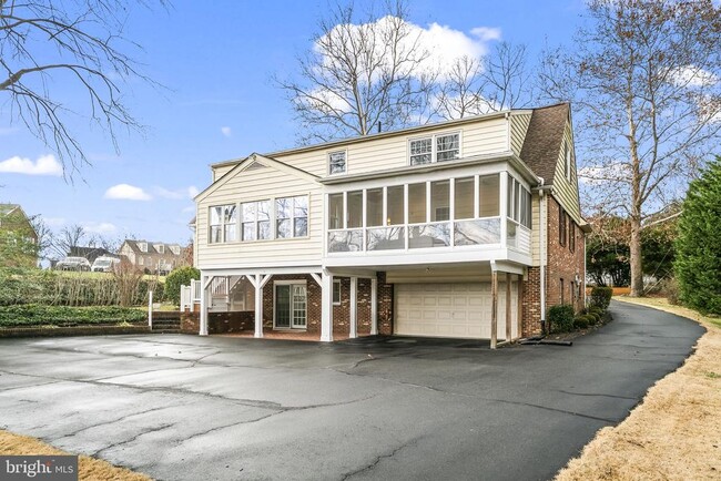 Building Photo - 6321 Higham Dr