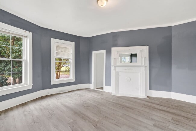 Building Photo - 409 Meadow Rd