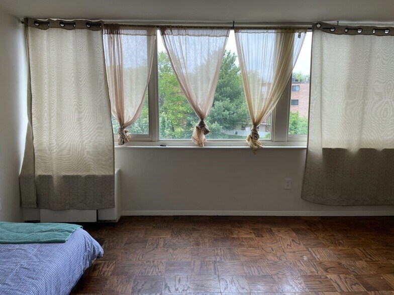 Bedroom-2 - 4520 King St