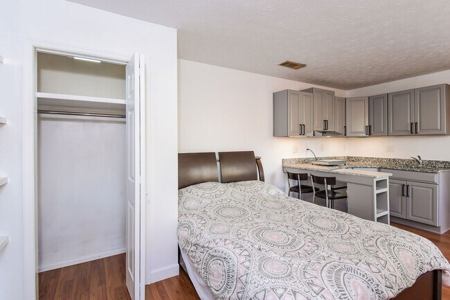 Building Photo - Brandl Dr. SW - ADU