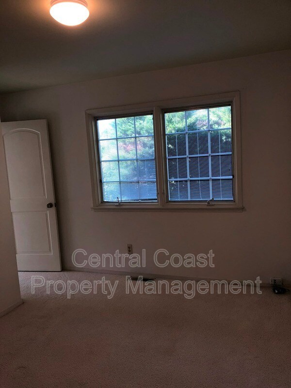 Building Photo - 2884 Sloat Rd