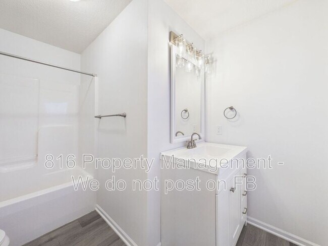 Building Photo - 8164 Drury Ave