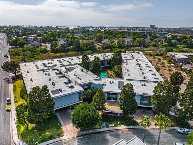 Building Photo - Fully Furnished, 1 bed/ 1 bath Point Loma condo close to the Bay & Liberty Station!