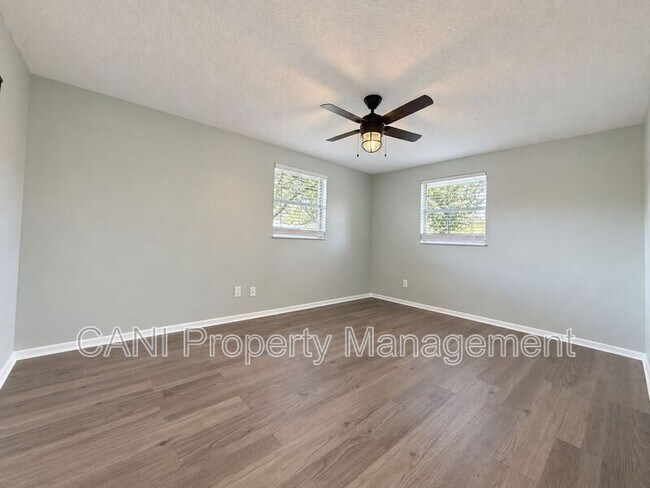 Building Photo - 326 E Palmetto Ave