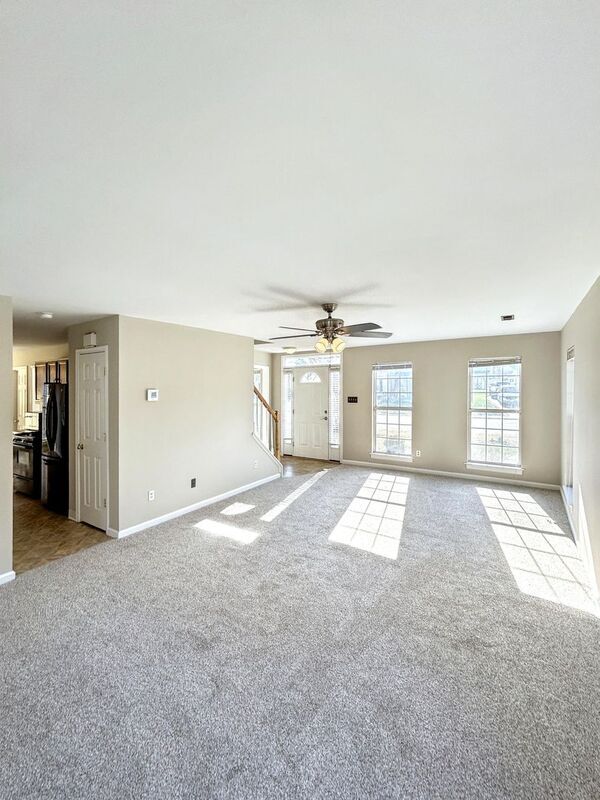 Building Photo - 6005 Almond Creek N Ln