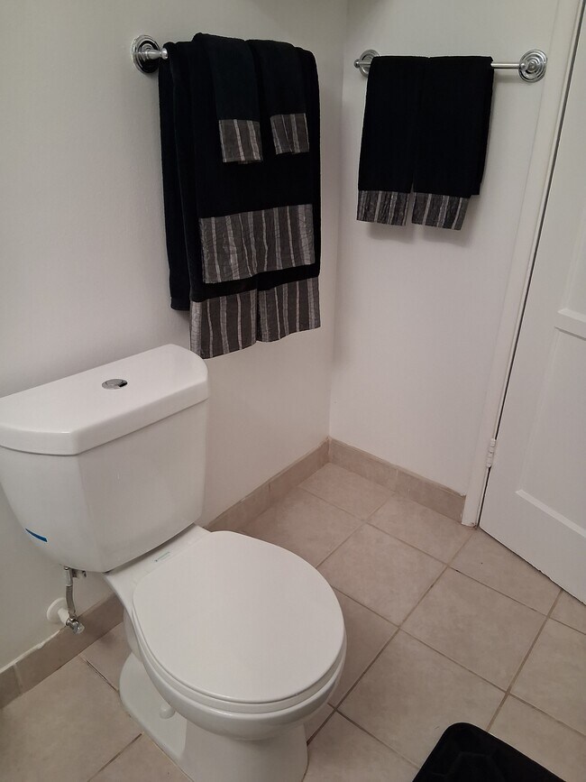 Building Photo - 2724 W Caldwell St