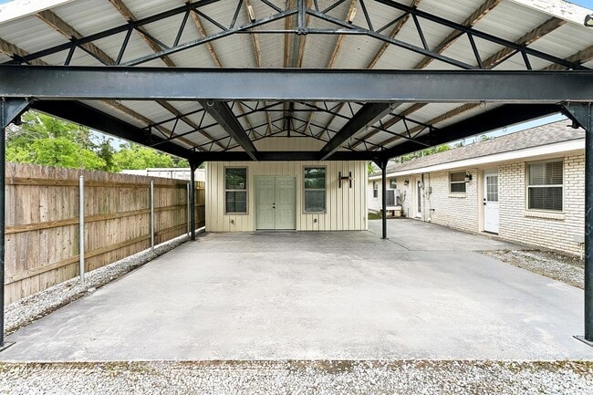 Building Photo - 426 Lafitte St