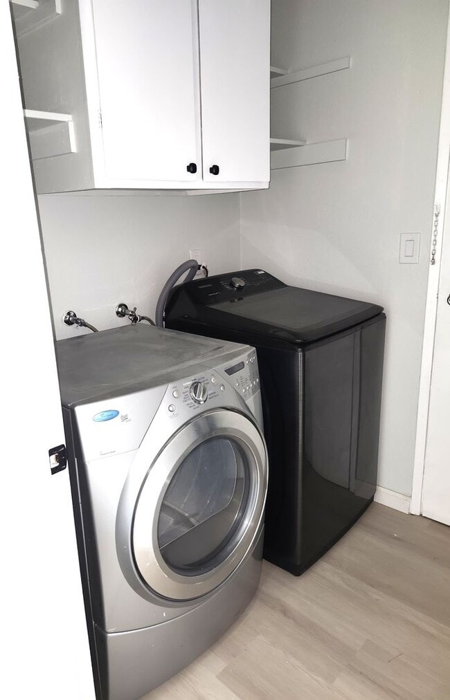 Building Photo - 3/2- Newly Renovated & Energy Efficient in...