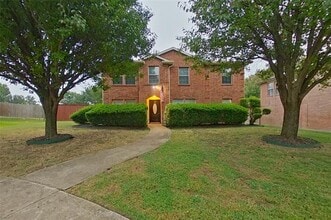 Building Photo - 712 Forest Creek