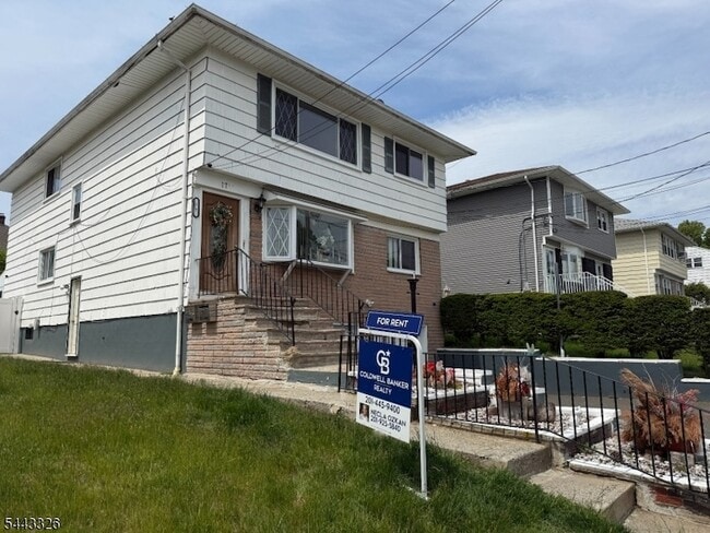 Building Photo - 17 Daka Ct