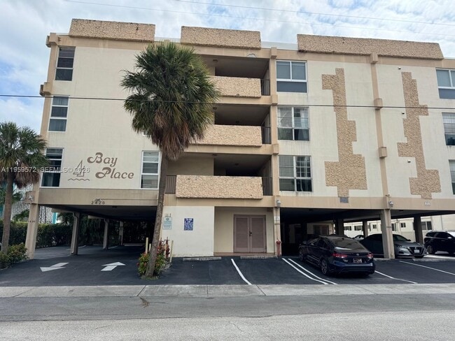 Building Photo - 2420 Diana Dr