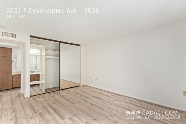 Building Photo - 3033 E Devonshire Ave