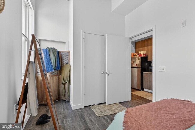 Building Photo - 525 N 41st St