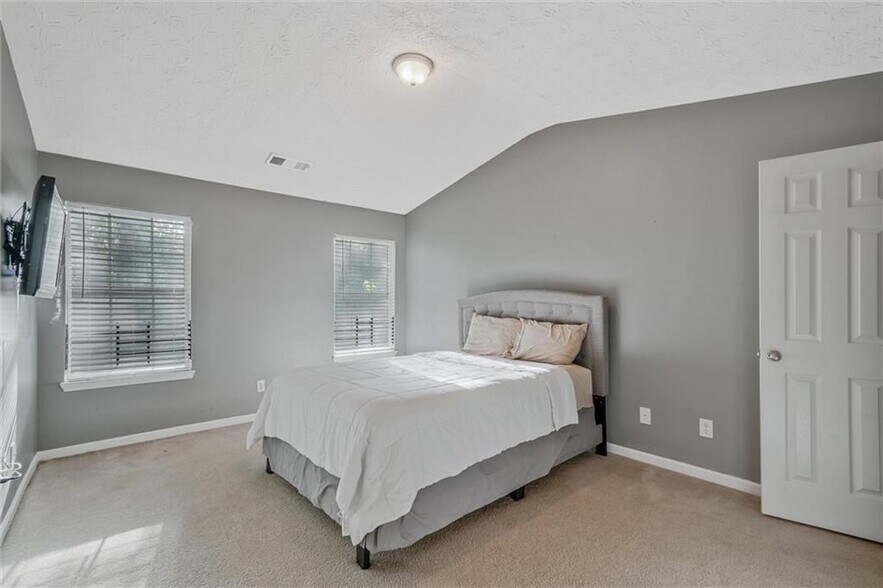 Building Photo - 2870 Vining Ridge Terrace