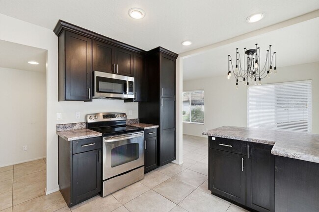 Building Photo - 14837 N 25th Dr