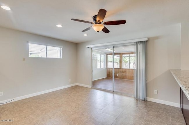Building Photo - 110 W Del Rio Dr